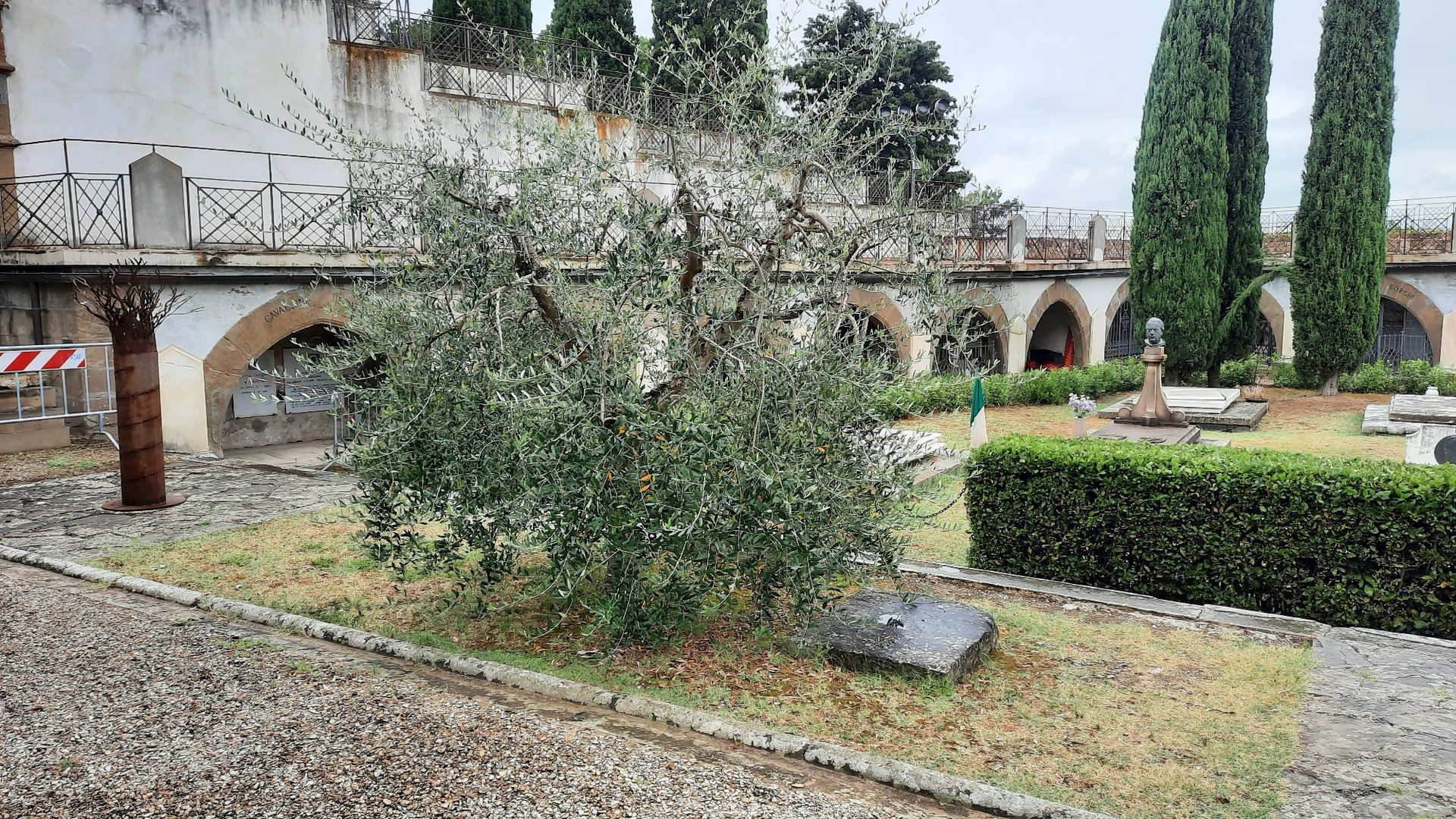 Giovanni Meyer's funeral monument, Florence - 01.jpg